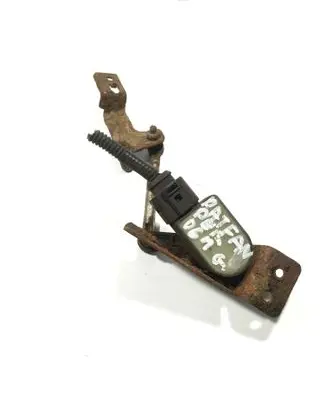 Nissan Pathfinder R51 Rear air suspension level height sensor 42121000