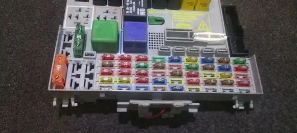 Opel Zafira A Fuse box set 24412497