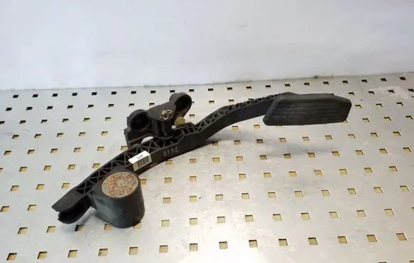 Hyundai Tucson JM Accelerator throttle pedal 327262E900