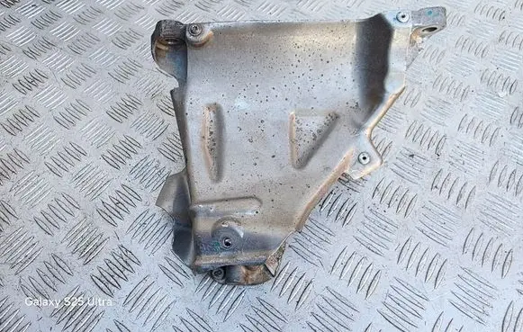 Engine mounting bracket