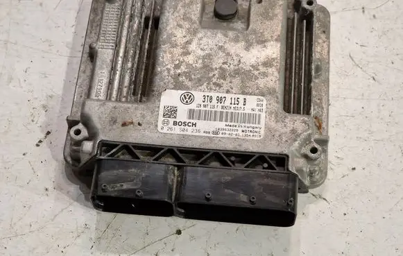 Skoda Superb B6 (3T) Engine control unit/module 3T0907115B 0261S04236 1Z0907115F