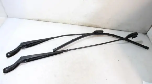 Peugeot 2008 I Front wiper blade arm