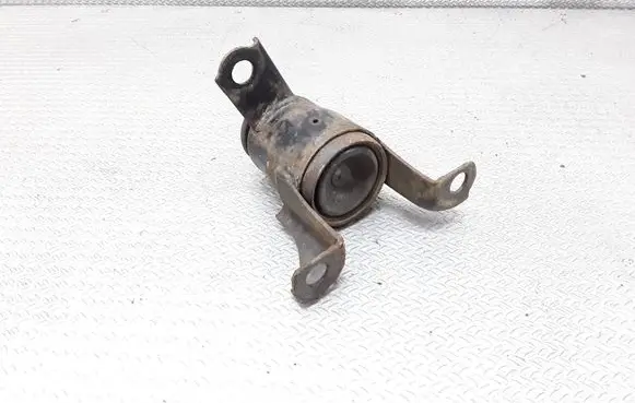 Mazda 2 Engine mount bracket