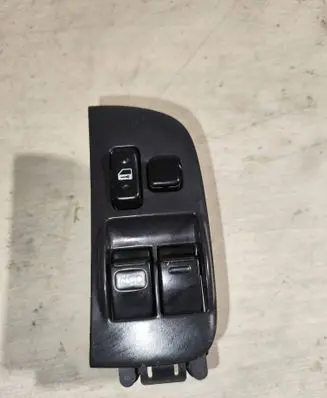 Toyota Corolla E110 Electric window control switch 8482012360