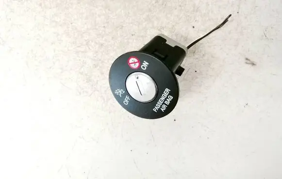 KIA Venga Passenger airbag on/off switch 