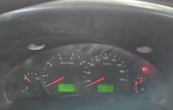 Speedometer (instrument cluster)