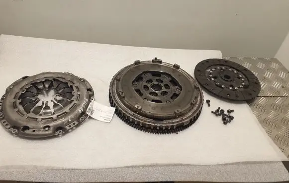 Nissan Pulsar Clutch set kit 27092014 301013644P 123104345R