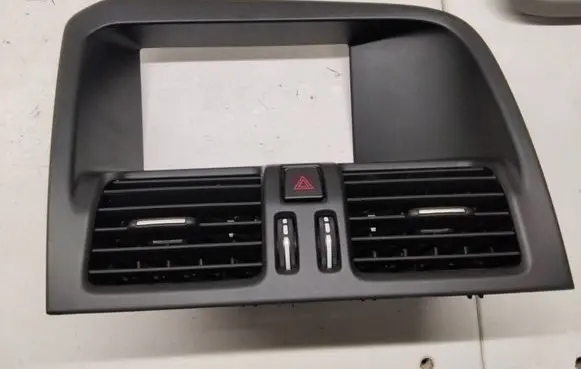 Volvo XC60 Dash center air vent grill 1284824