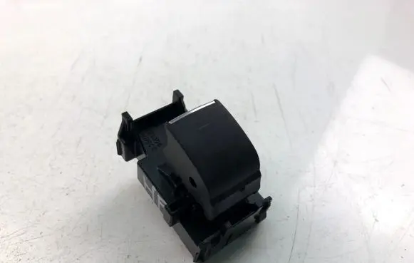Toyota C-HR I Electric window control switch 193354