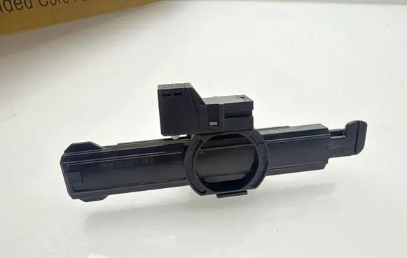 BMW 3 G20 G21 Glovebox shock absorber 6831913