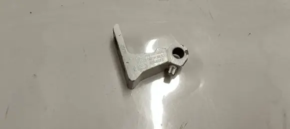 Skoda Octavia Mk3 (5E) Front door upper hinge 7n0831401a
