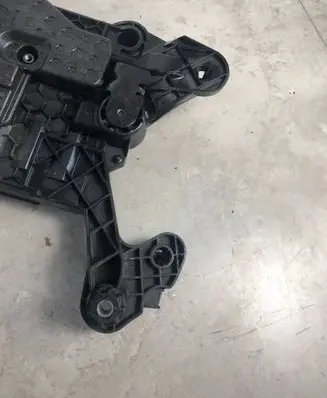 Volkswagen PASSAT B8 Battery tray 5Q0915321J 5Q0915331K