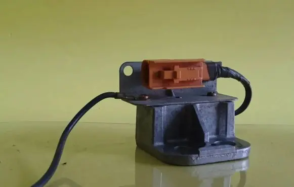 Nissan Micra Airbag deployment crash/impact sensor