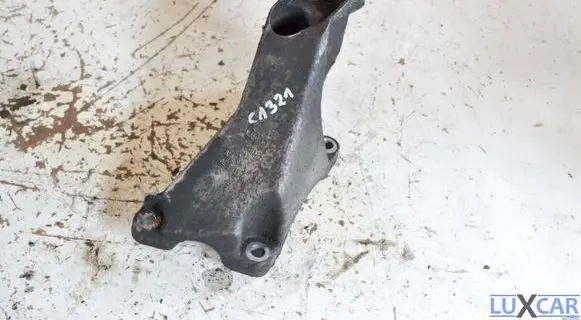 Seat Exeo (3R) Engine mounting bracket 8E0199307A