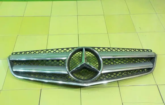 Mercedes-Benz E C207 W207 Front bumper upper radiator grill XP277