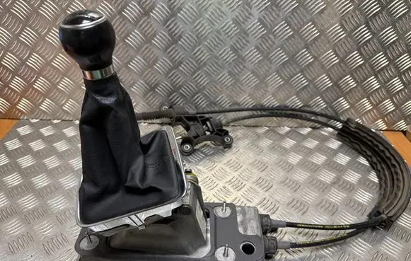 Volkswagen Tiguan Gear shifter/selector 5N0711049G