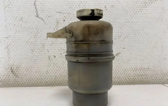 Mitsubishi Grandis Power steering fluid tank/reservoir