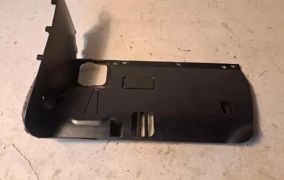 BMW 5 E60 E61 Dashboard lower bottom trim panel 7156230