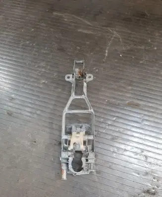 Volkswagen Touareg I Rear door exterior handle/bracket 7L0839885B