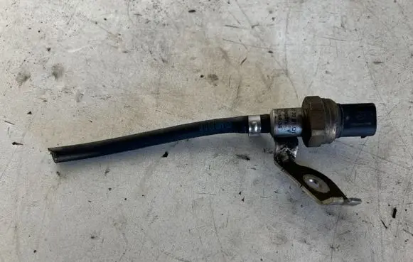 Mercedes-Benz E W212 Fuel pressure sensor A6510703081Q1