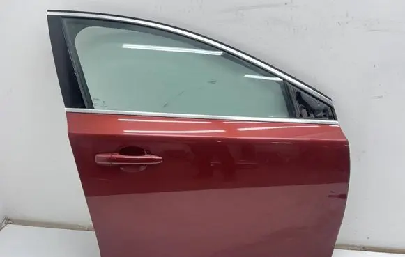 Volvo V40 Front door MMAUTKO22324