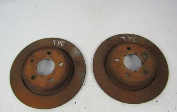 Volkswagen PASSAT B6 Rear brake disc 