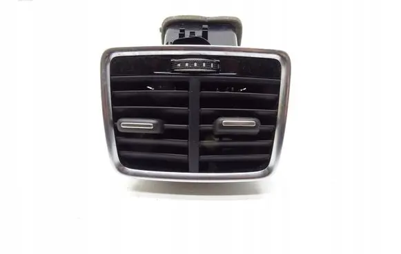 Audi Q3 8U Rear air vent grill 8U0819203B