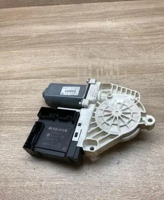 Volkswagen Golf V Front door window regulator motor 1K0959792G 1K0959701K