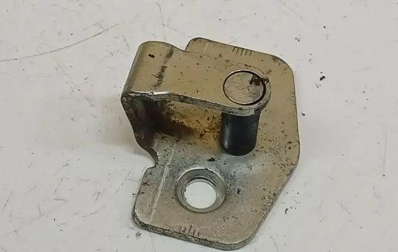 Opel Meriva A Front door lock loop/hook striker