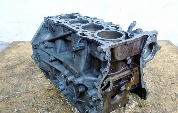 Ford Mondeo Mk III Engine block RF1S7G6015AT
