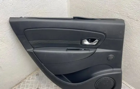 Renault Scenic III - Grand scenic III Rear door card panel trim 829A15785R 2731319