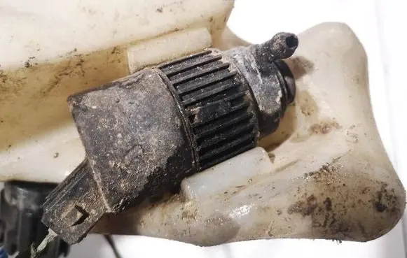 Jaguar X-Type Windscreen/windshield washer pump 