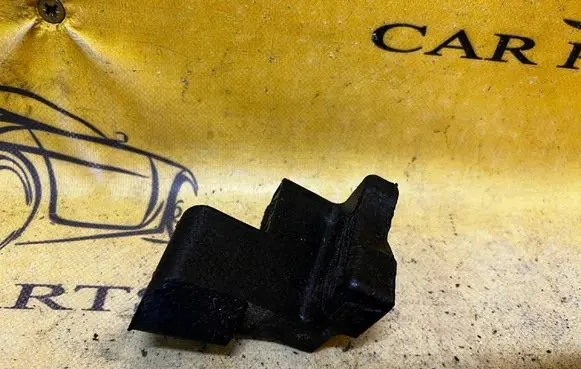 Dacia Sandero III Rear door windshield rail 821887241R