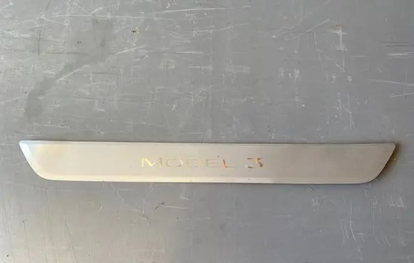 Tesla Model 3 Front sill trim cover 109084400C