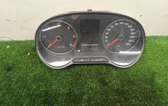 Volkswagen Amarok Speedometer (instrument cluster) 2H0920863B 122HB 3839238
