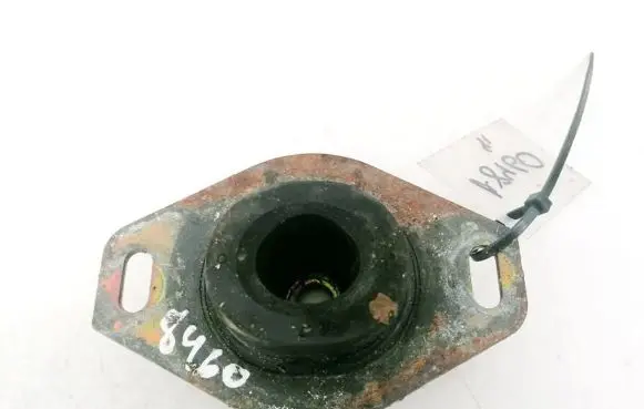 Peugeot 607 Engine mount bracket