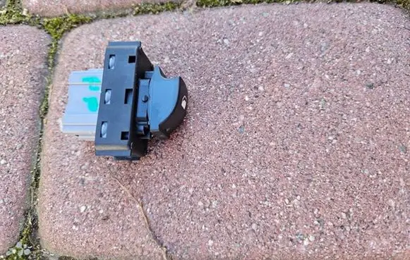 Opel Combo E Tailgate/trunk/boot open switch 5O5P5L5E5X00001344