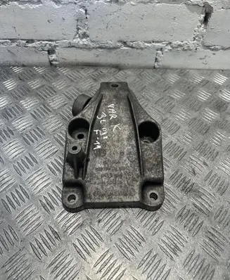 BMW 5 F10 F11 Engine mounting bracket 6777623