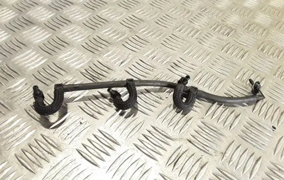Volvo V50 Fuel injector supply line/pipe 