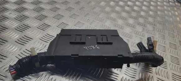 Nissan Juke I F15 Fuse module 24382EW70B 7154722330