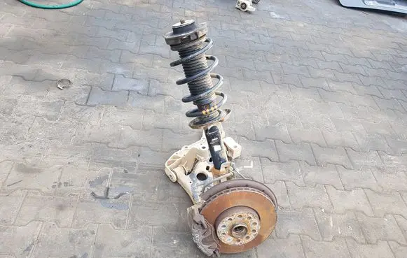Skoda Octavia Mk2 (1Z) Front wheel hub spindle knuckle