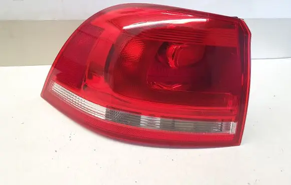 Volkswagen Touareg II Rear/tail lights 7P6945095F nr9595
