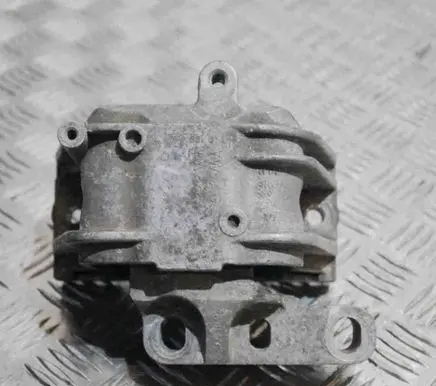 Volkswagen Golf VI Engine mount bracket 1K0199262M