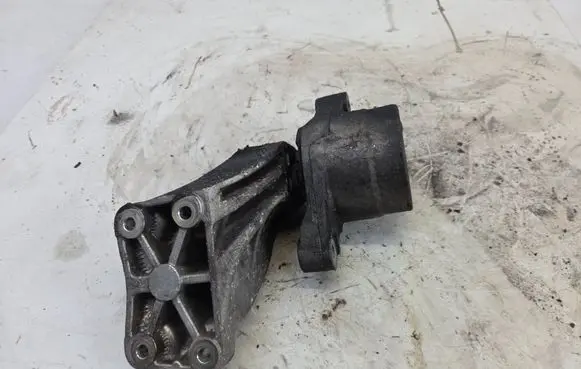 Maserati Ghibli Engine mount bracket 0670004871