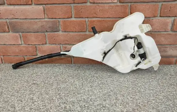 BMW 3 G20 G21 Windshield washer fluid reservoir/tank 7427885
