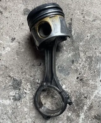 Audi Q7 4M Piston with connecting rod