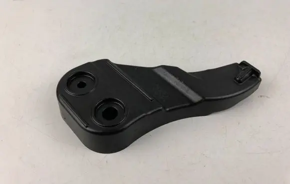 Rear bumper mounting bracket