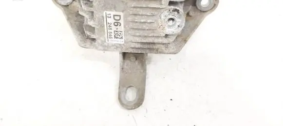 Engine mounting bracket