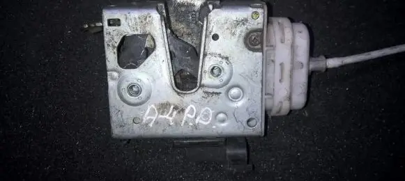 Audi A4 S4 B5 8D Front door lock 8d1837016e