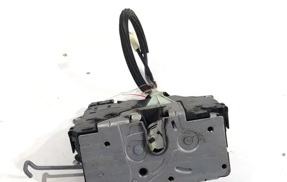 Opel Corsa E Front door lock 13431841